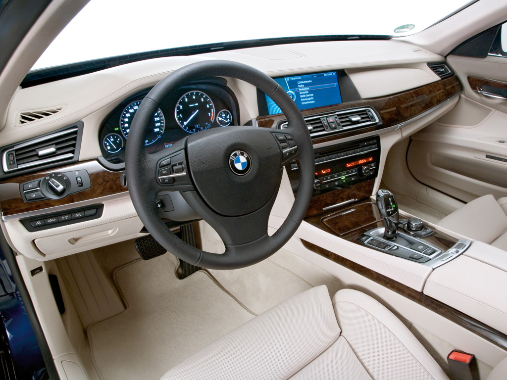 BMW 760i: 1 фото