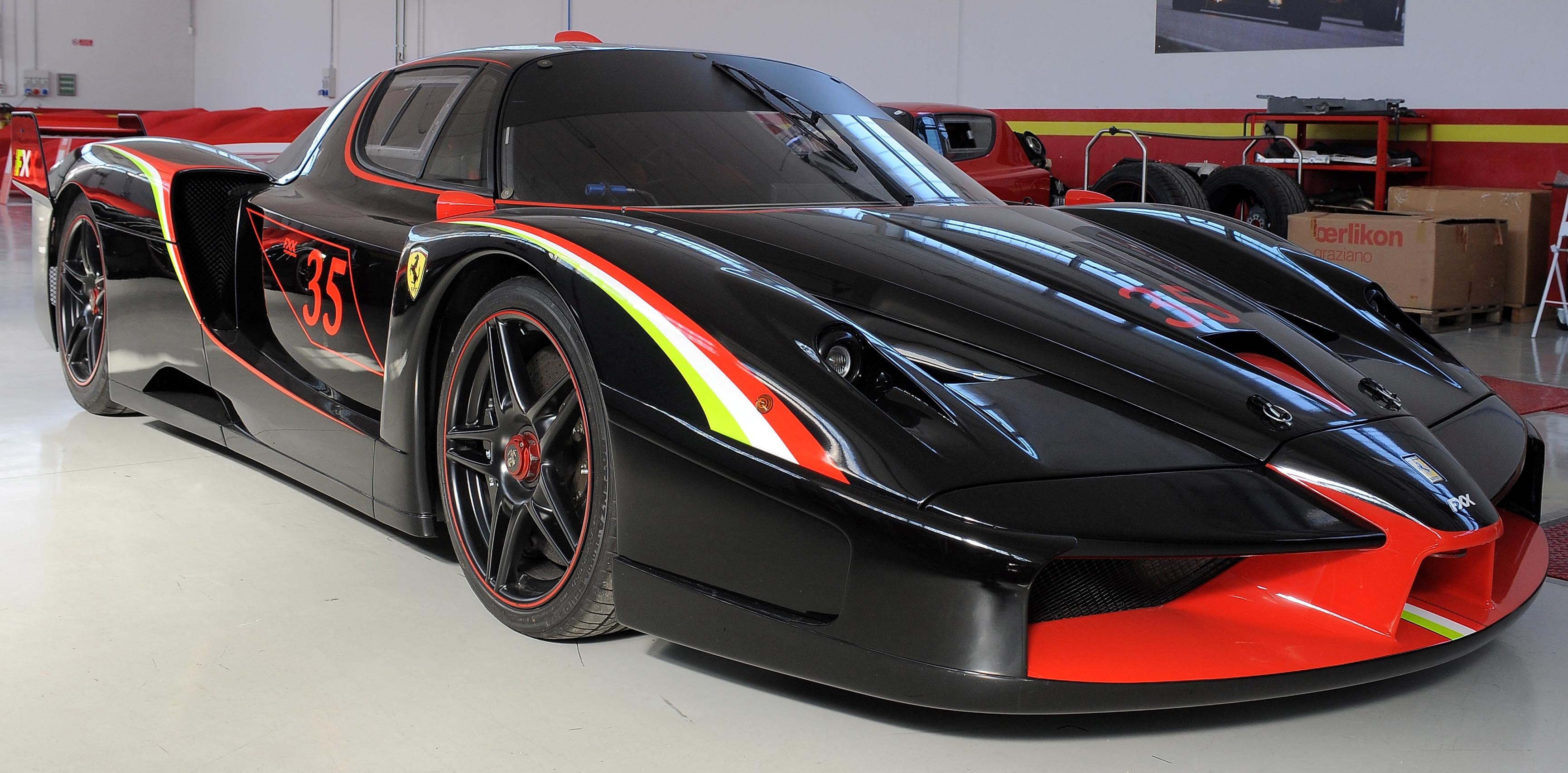 Ferrari FXX: 12 фото