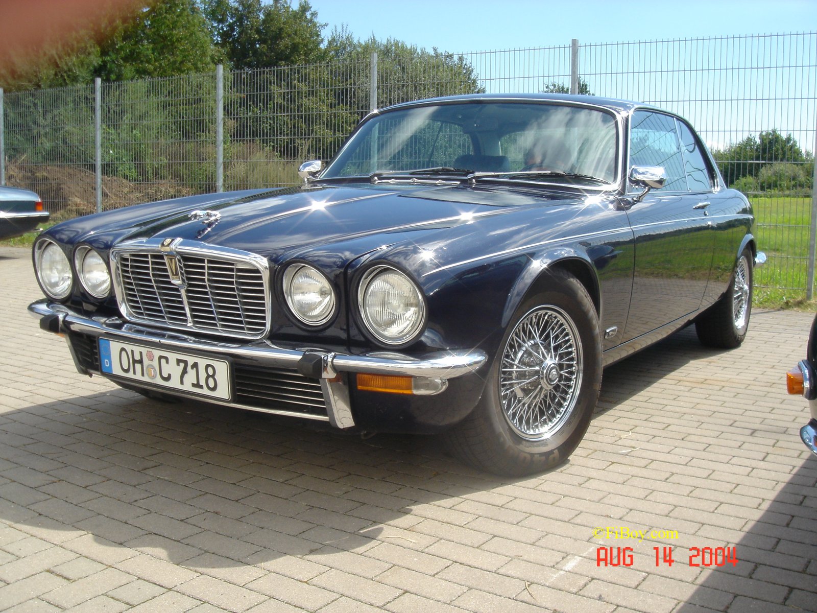 Jaguar XJ12: 9 фото