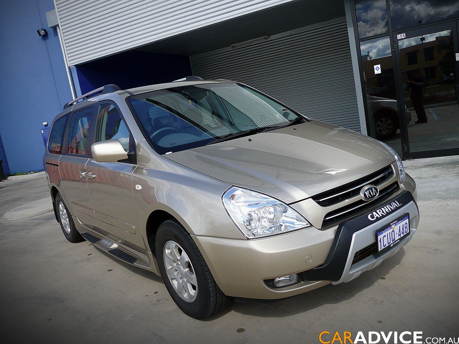 Kia Grand Carnival: 4 фото