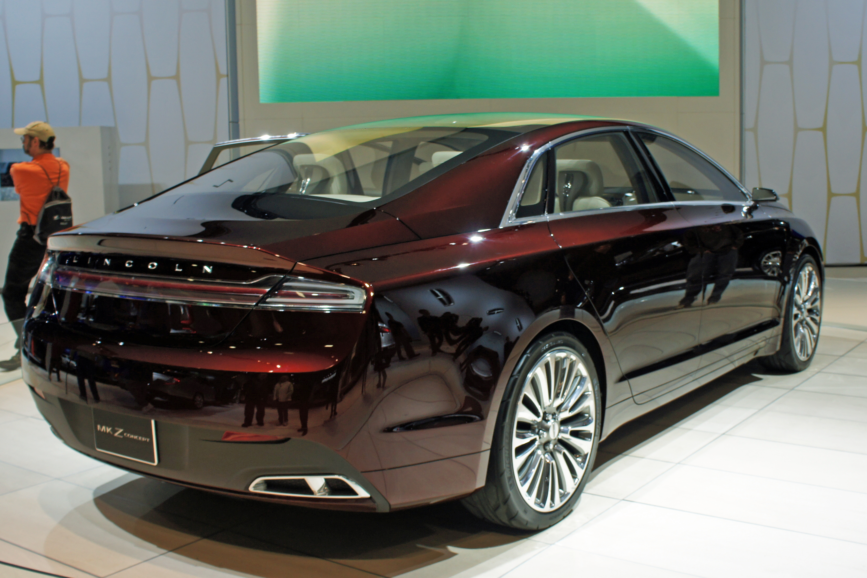 Lincoln MKZ: 8 фото