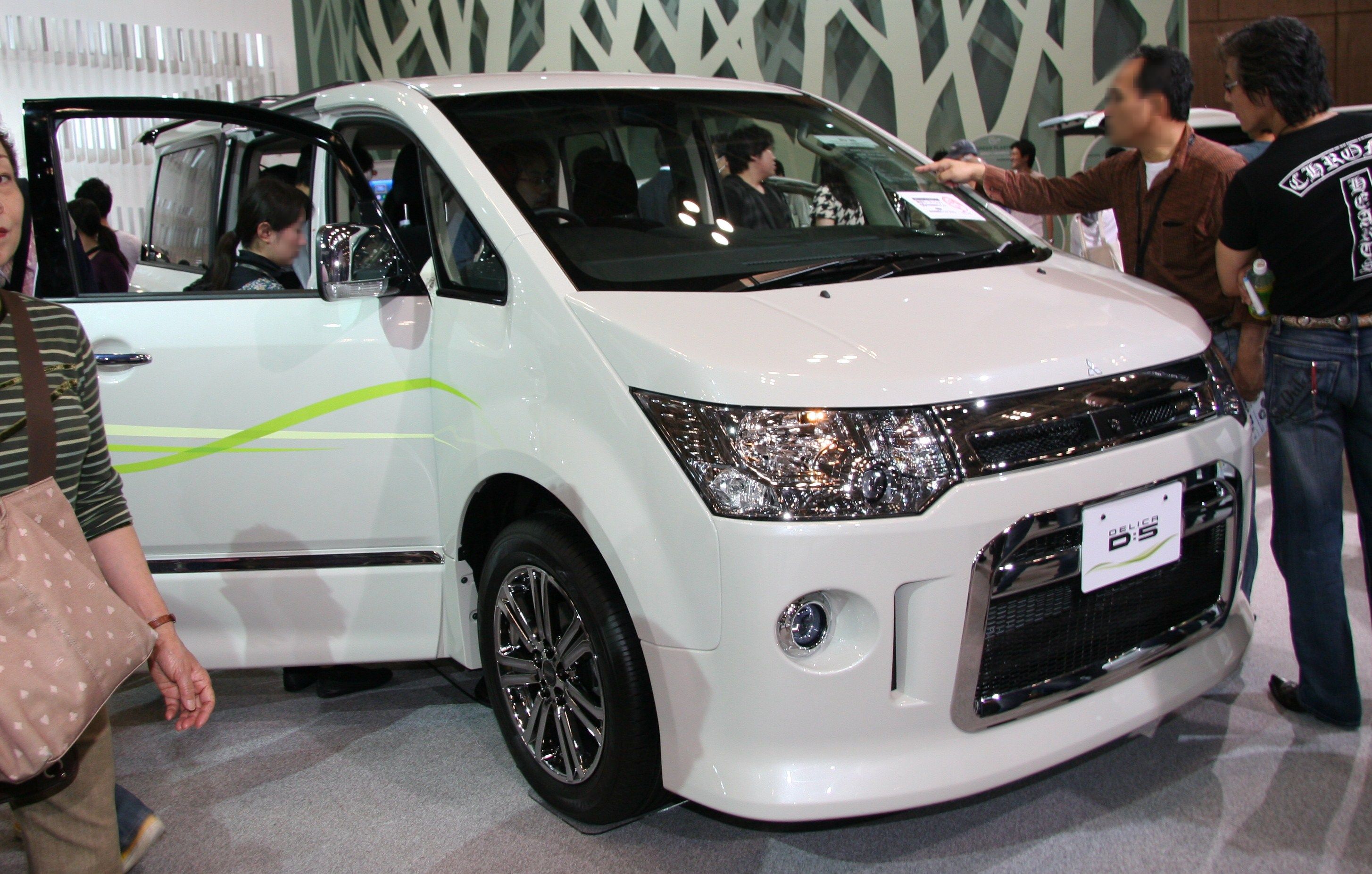 Mitsubishi Delica D5: 6 фото