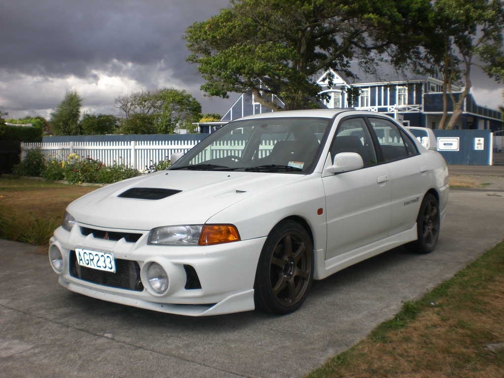 Mitsubishi Lancer Evolution IV: 3 фото