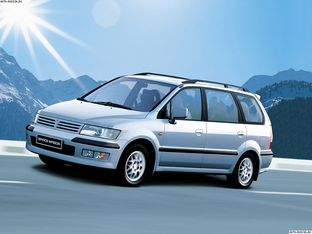 Mitsubishi Space Wagon: 3 фото