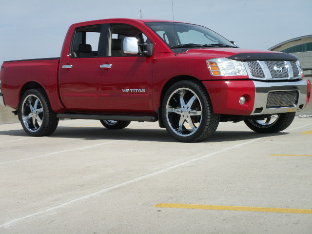 Nissan Titan: 2 фото