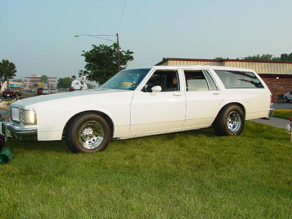 Oldsmobile Custom Cruiser: 12 фото