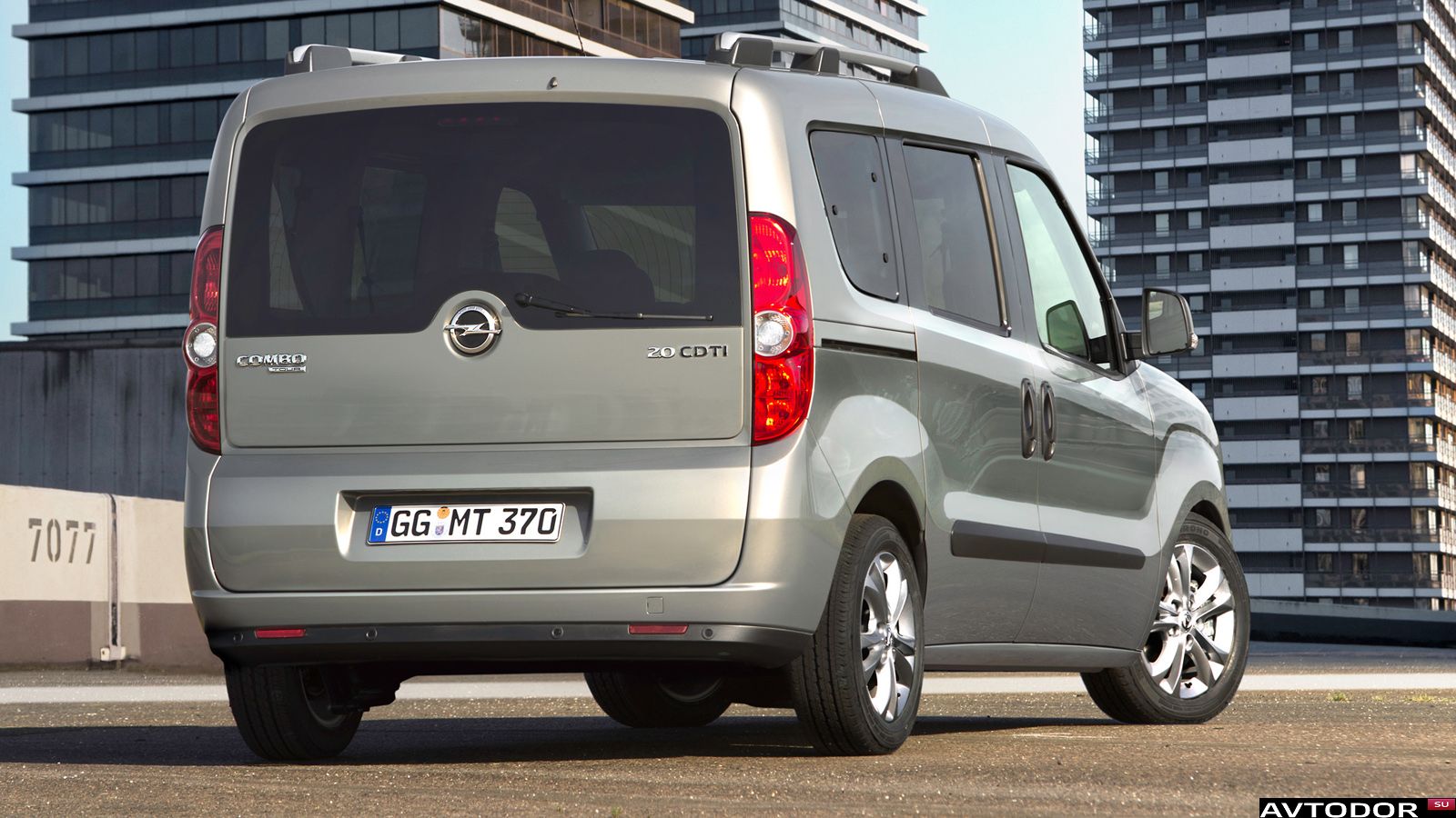 Opel Combo Tour: 12 фото