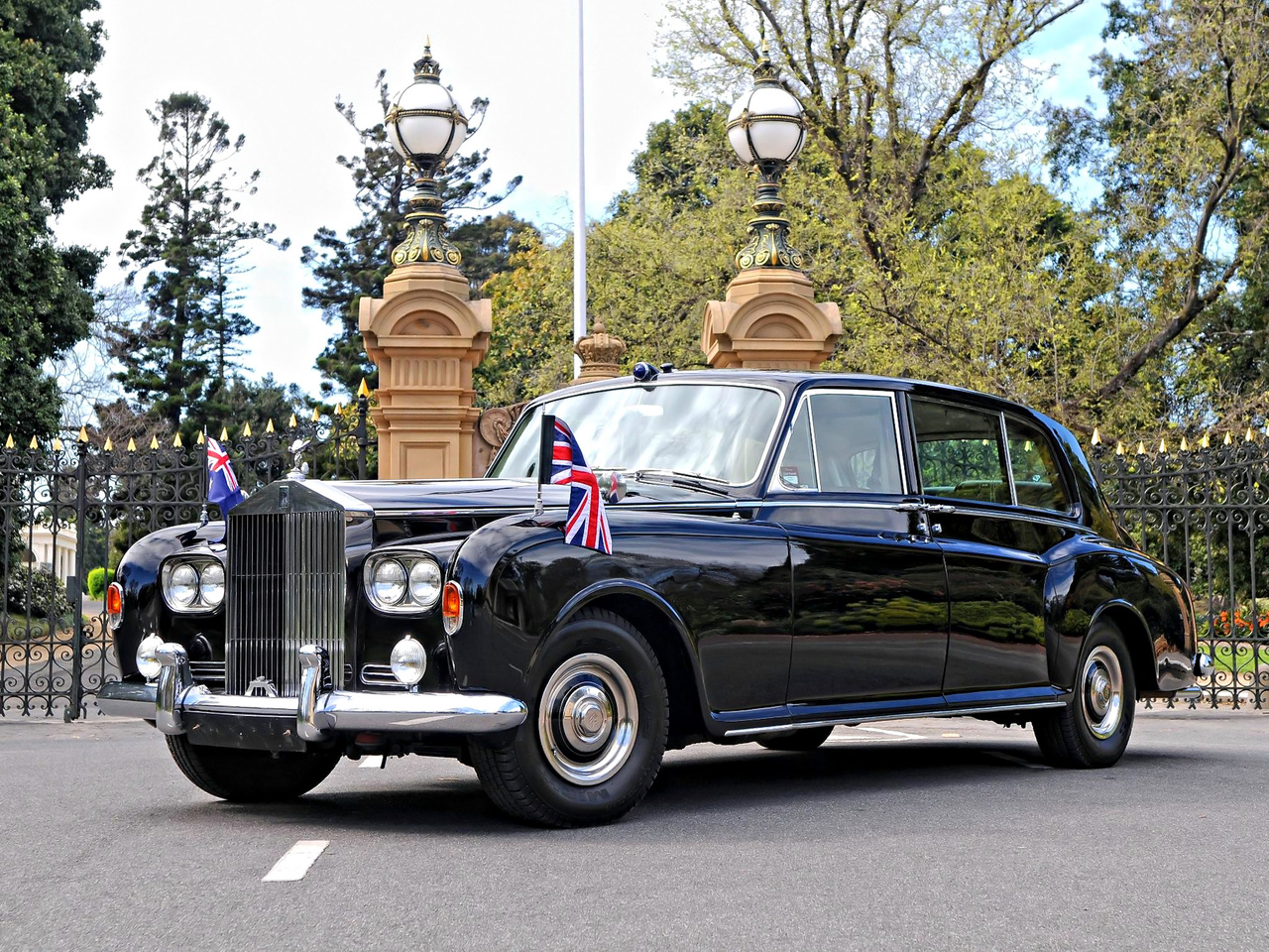 Rolls-Royce Phantom V: 9 фото