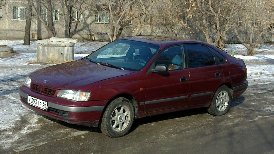 Toyota Carina E: 10 фото