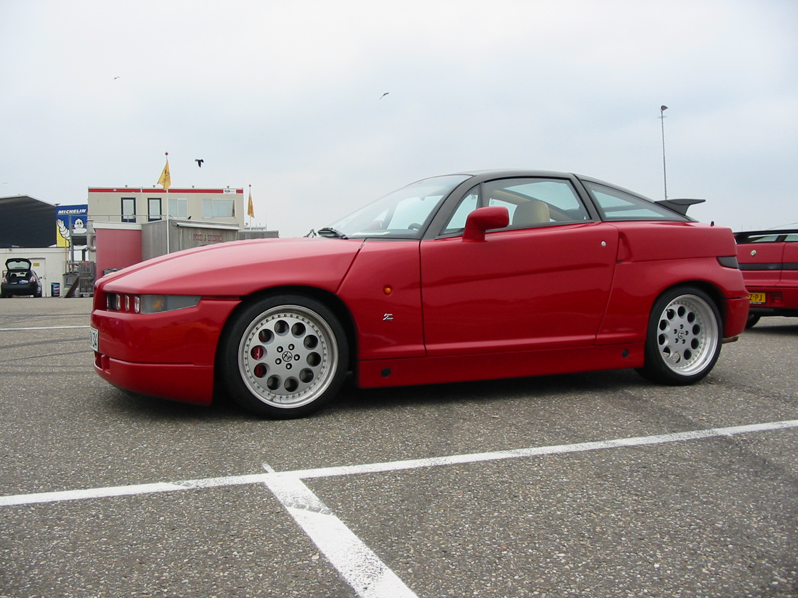 Alfa Romeo SZ: 4 фото