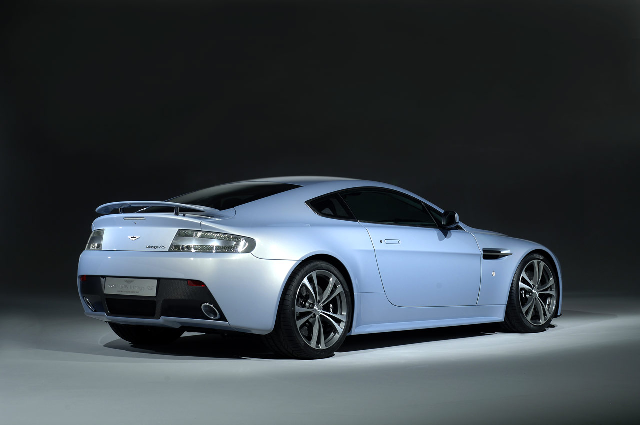 Aston Martin V12 Vanquish: 10 фото