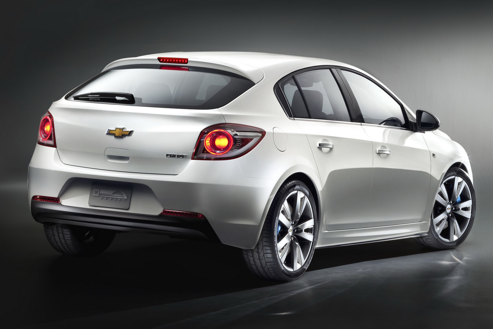 Chevrolet Cruze Hatchback: 9 фото