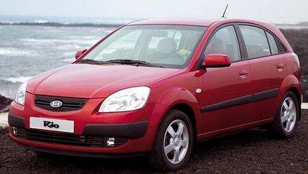 Kia Rio II Hatchback: 9 фото