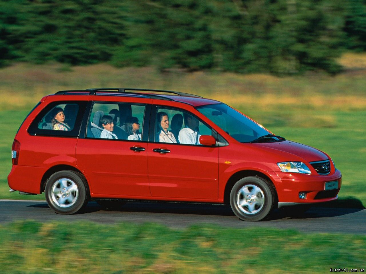 Mazda MPV: 10 фото