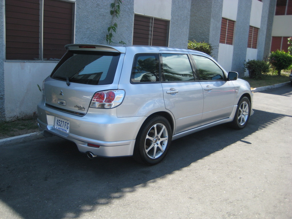 Mitsubishi Outlander Turbo: 8 фото