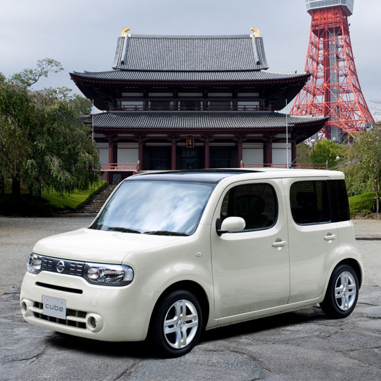 Nissan Cube: 9 фото