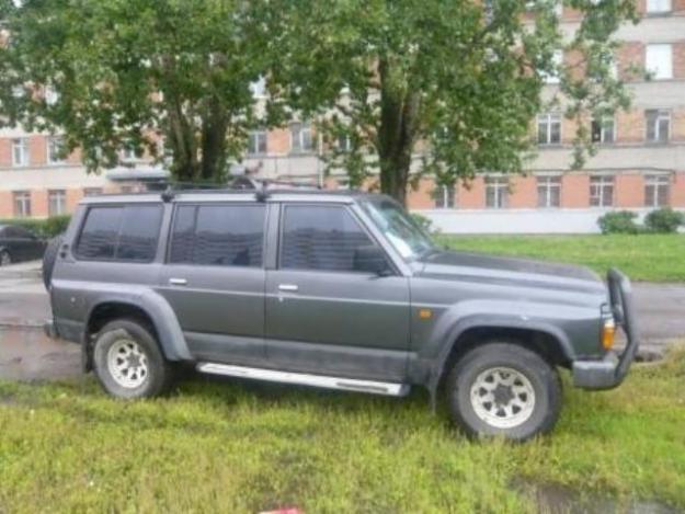 Nissan Patrol Y60: 9 фото