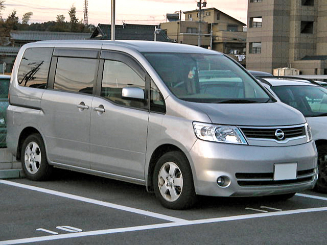 Nissan Serena: 12 фото