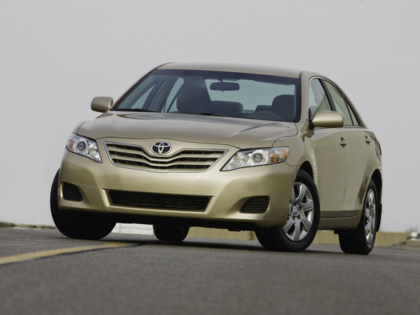 Toyota Camry I: 9 фото